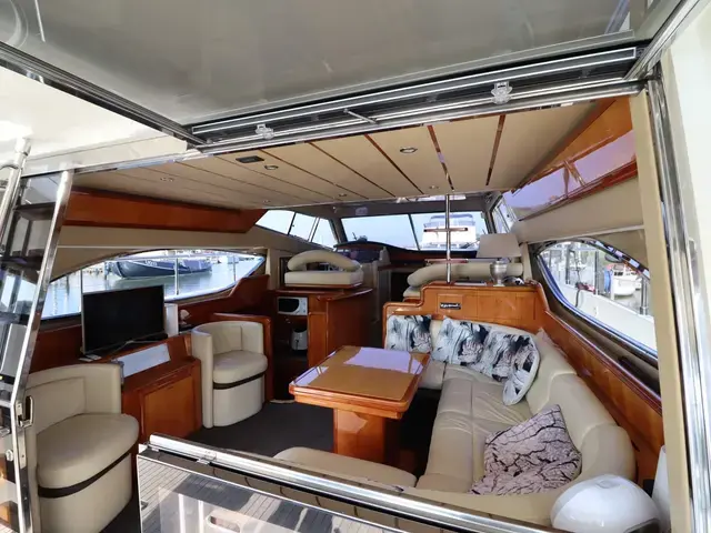 Ferretti Yachts 530