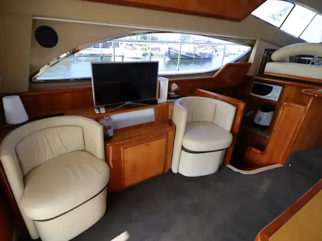 Ferretti Yachts 530