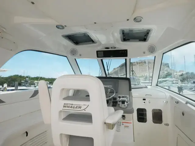 Boston Whaler 345 Conquest