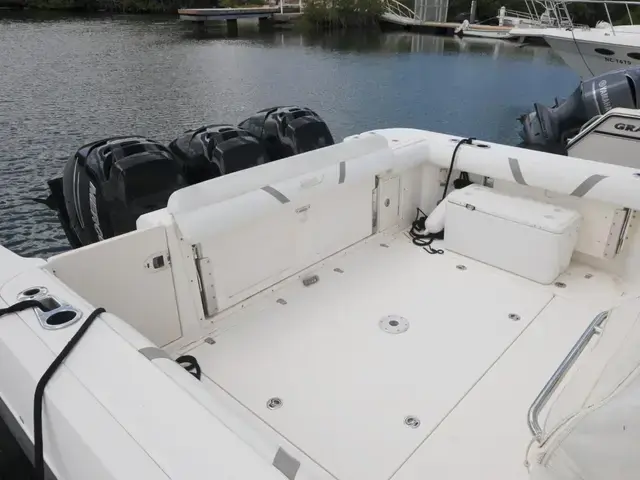 Boston Whaler 345 Conquest