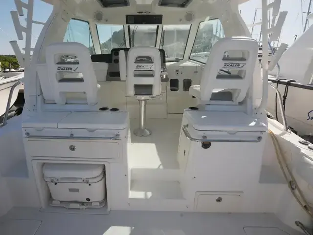 Boston Whaler 345 Conquest