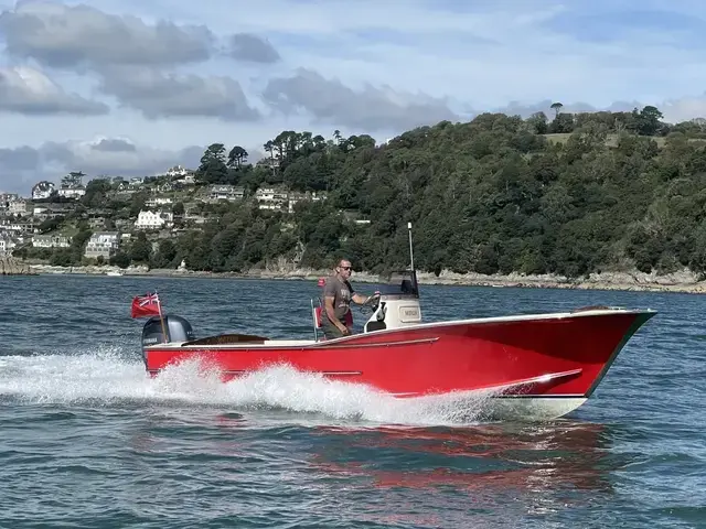 Classic 21' Sport Fishing Boat