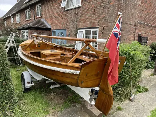 Classic 16' McNulty Sailing Launch