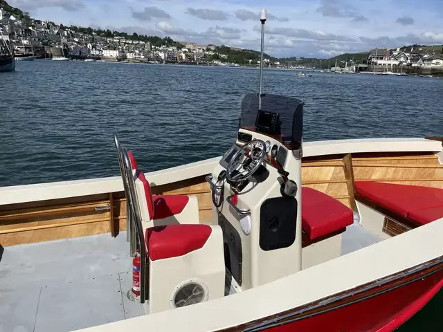 Classic 21' Sport Fishing Boat