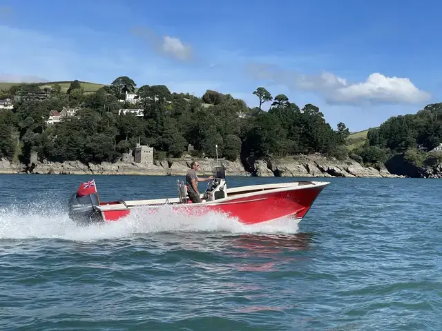 Classic 21' Sport Fishing Boat