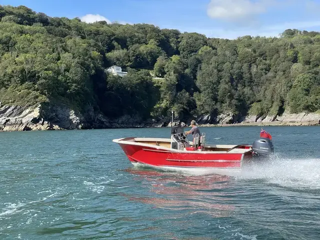 Classic 21' Sport Fishing Boat