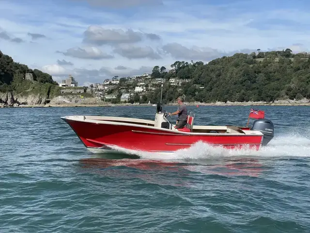 Classic 21' Sport Fishing Boat