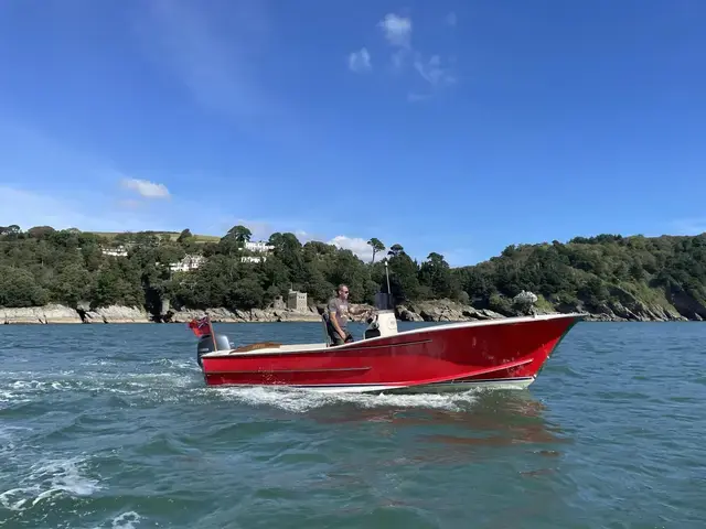 Classic 21' Sport Fishing Boat