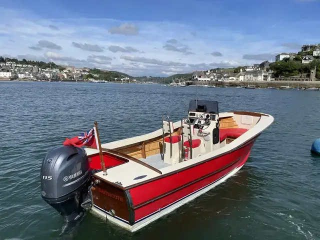 Classic 21' Sport Fishing Boat