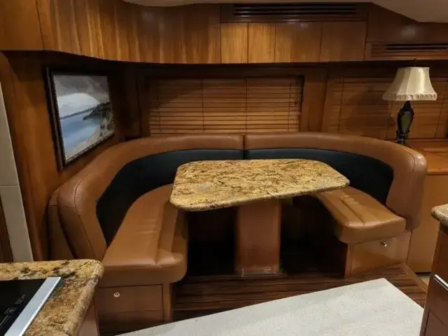 Hatteras 68 Convertible