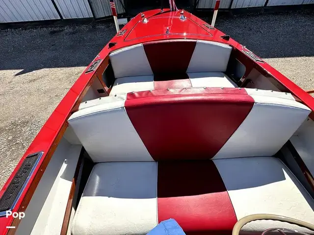 Higgins Deluxe Runabout 19'