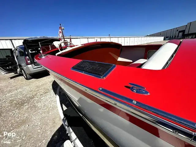 Higgins Deluxe Runabout 19'