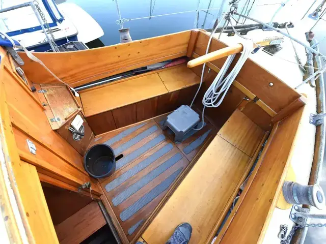 Classic 8 Ton Hillyard Sloop