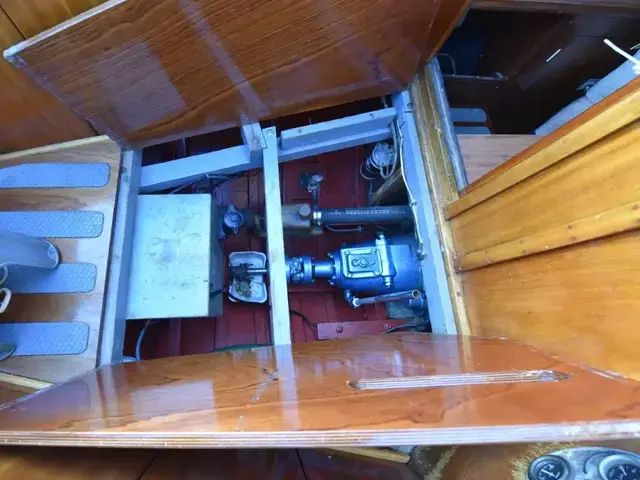 Classic 8 Ton Hillyard Sloop