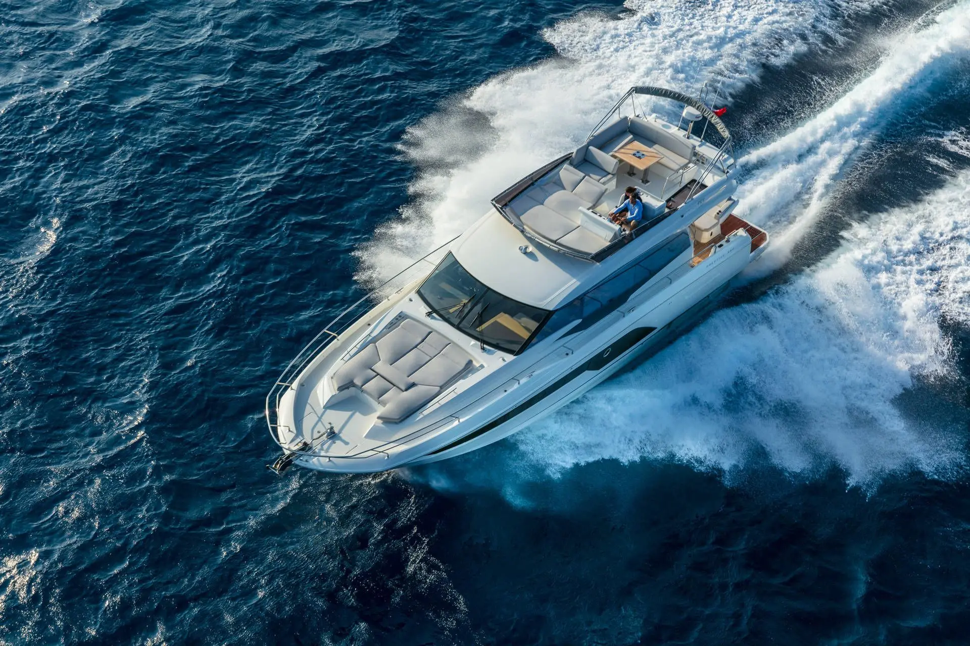 2024 Prestige 590 flybridge