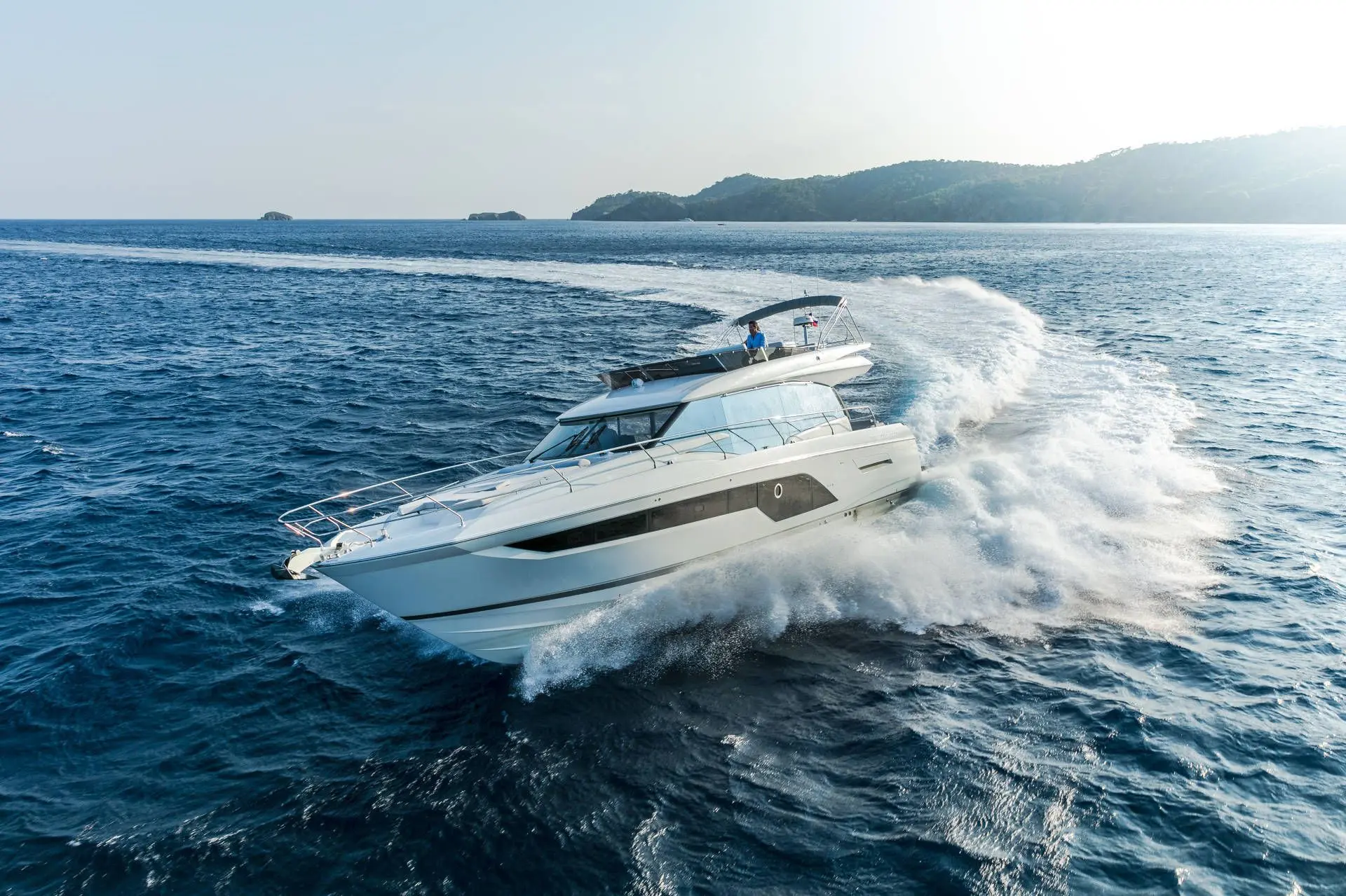 2024 Prestige 590 flybridge