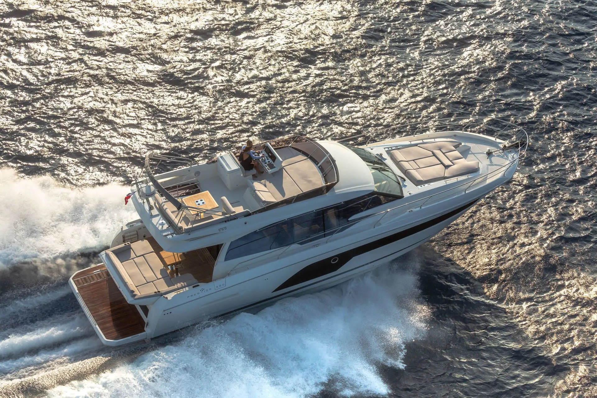 2024 Prestige 590 flybridge