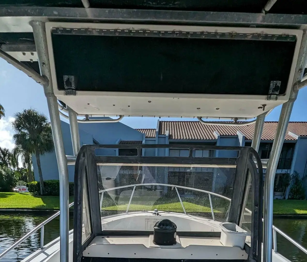 1991 Mako 261