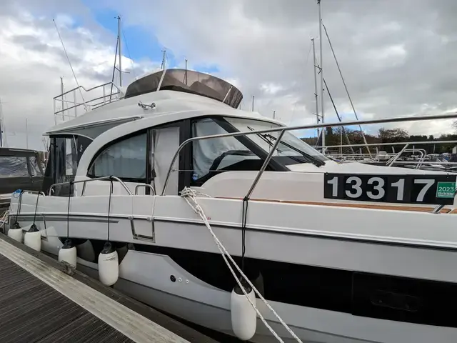 Beneteau Antares 11