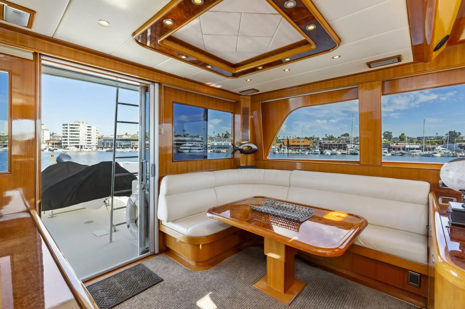 2007 Hampton cockpit motoryacht