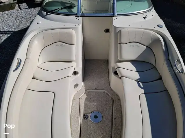 Sea Ray 240 Sundeck