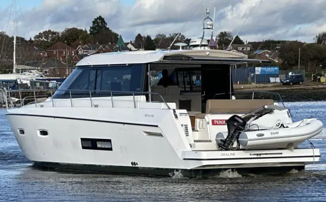 2012 Sealine c48