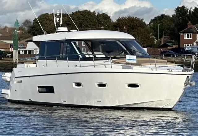 2012 Sealine c48