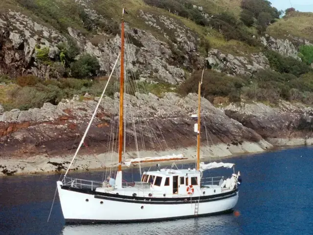 New Classic Inchcape 45 Motor Sailer Trawler Yacht