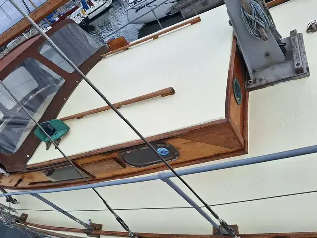 Classic 12 Ton Hillyard Sloop