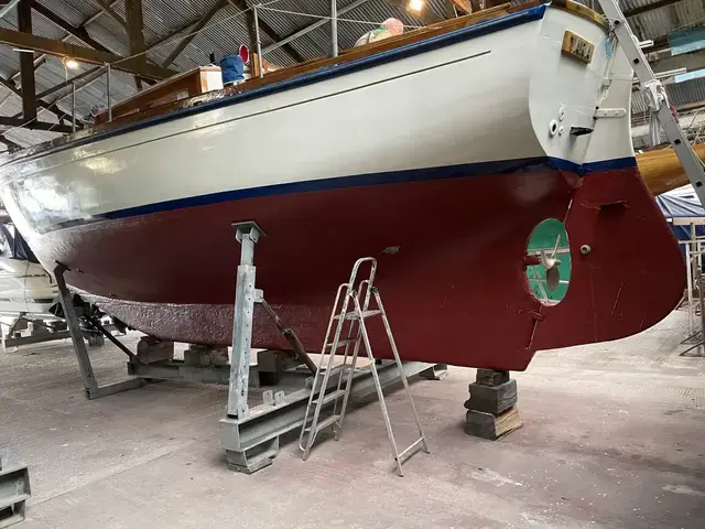 Classic Warner 33 Bermudan Cutter