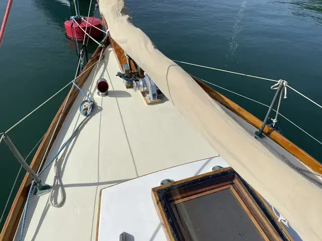 Classic Warner 33 Bermudan Cutter