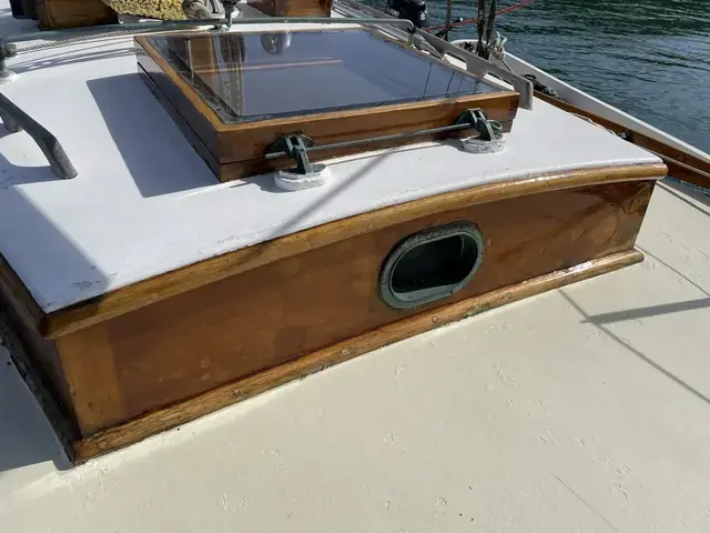 Classic Warner 33 Bermudan Cutter