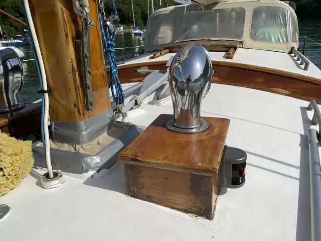 Classic Warner 33 Bermudan Cutter