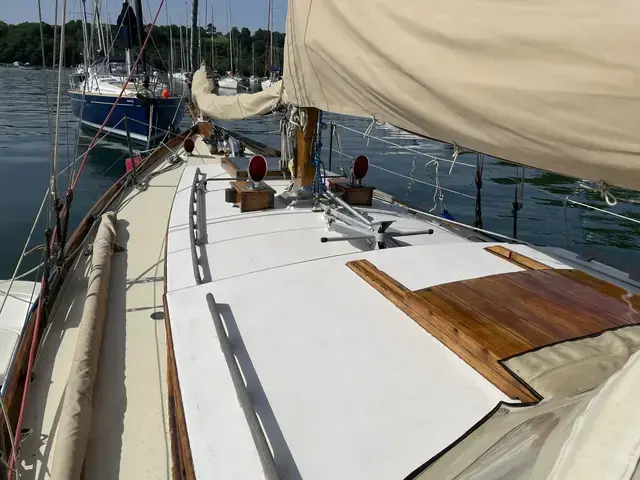 Classic Warner 33 Bermudan Cutter