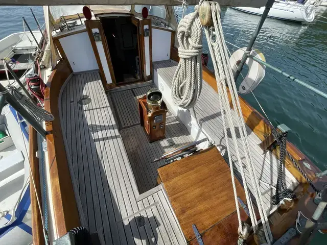 Classic Warner 33 Bermudan Cutter