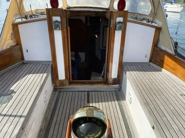 Classic Warner 33 Bermudan Cutter