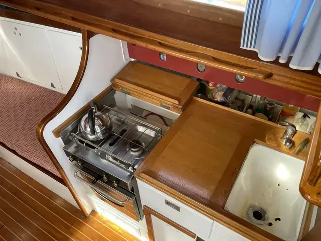 Classic Warner 33 Bermudan Cutter