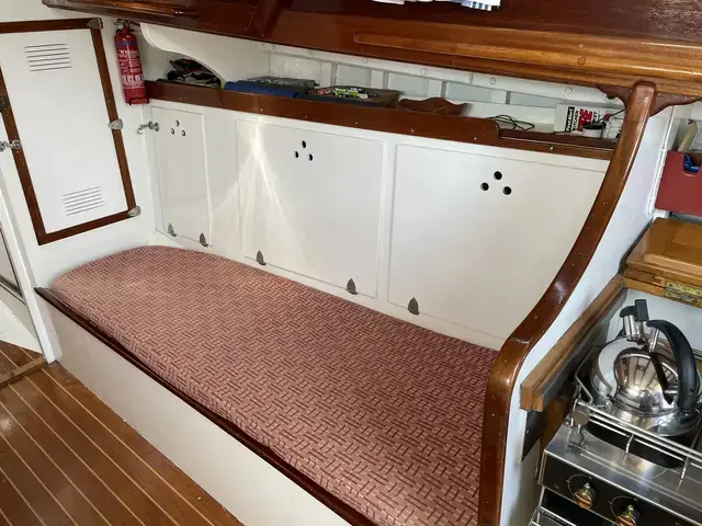 Classic Warner 33 Bermudan Cutter