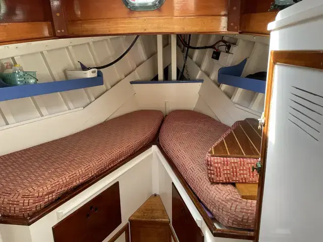 Classic Warner 33 Bermudan Cutter