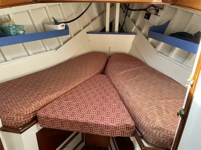 Classic Warner 33 Bermudan Cutter