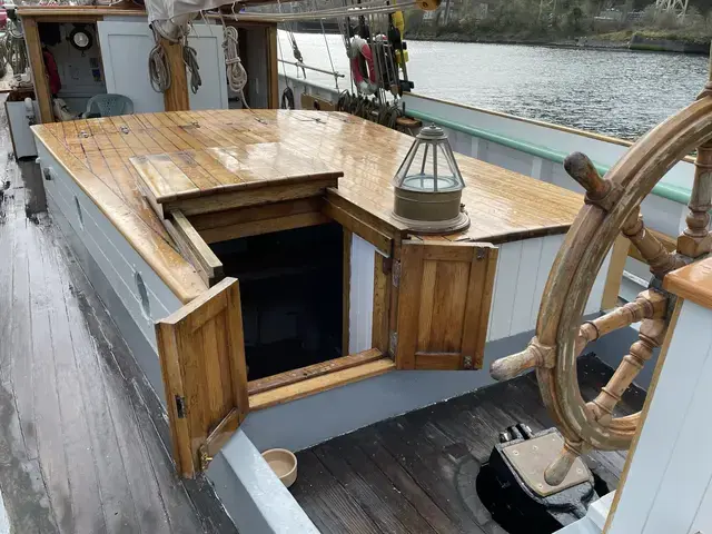 Classic Westcountry Trading Ketch Bessie Ellen