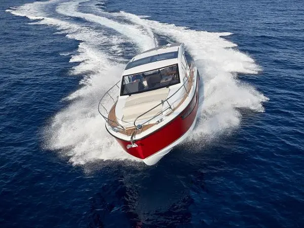 2024 Sealine c335v