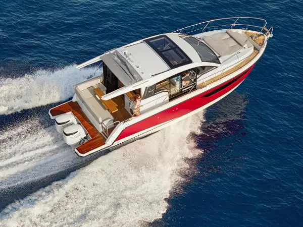 2024 Sealine c335v