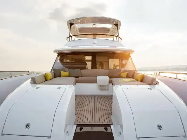 Azimut Magellano 66