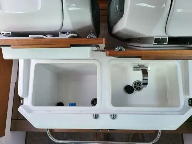 Axopar 28 Cabin