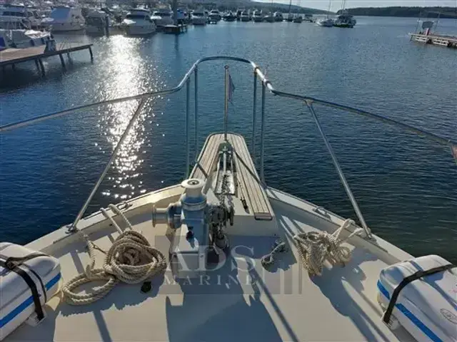 Hatteras 52