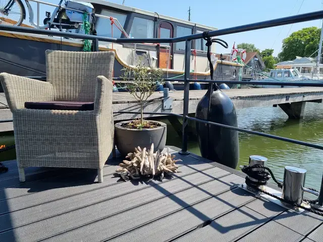 HT Lofts PE Special Houseboat