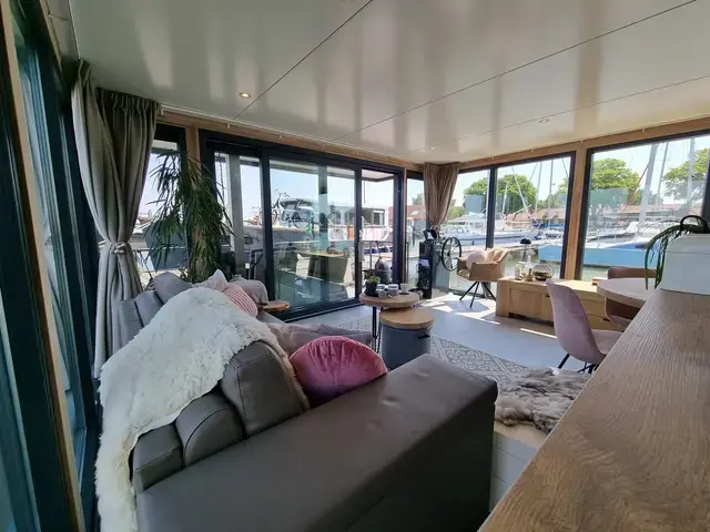 HT Lofts PE Special Houseboat