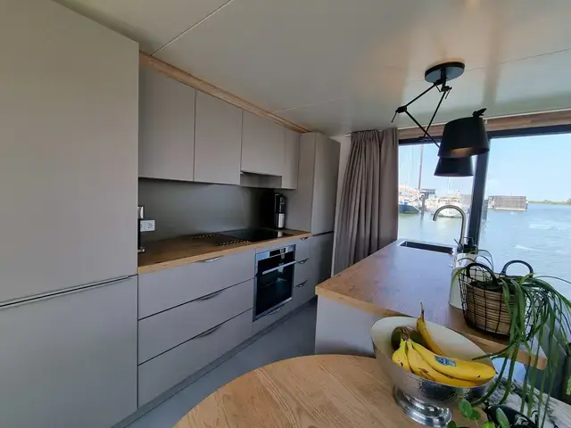 HT Lofts PE Special Houseboat