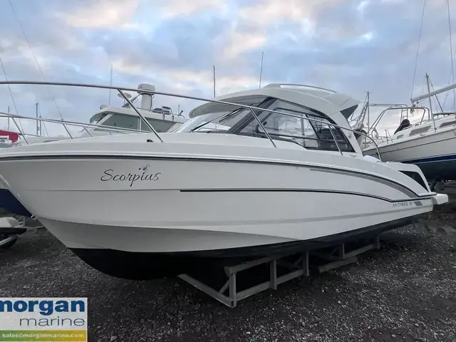 Beneteau Antares 8